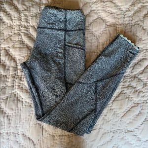 Used dotted lululemon leggings 25”
